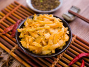 Sức khỏe - Tại sao xưa ăn dưa muối không sao mà nay lại không được khuyến khích ăn nhiều?