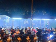 Tin tức - Hàng quán Hà Nội cuối tuần đông đúc như chưa hề có dịch