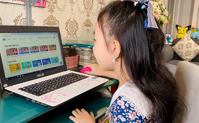 Đại diện Sở GD-ĐT TPHCM giải đáp trăn trở về phương pháp giảng dạy và học trực tuyến cho trẻ - 1