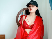 Làm đẹp - Khoe thềm ngực bên hiên nhà, hot girl làm dân mạng bấn loạn