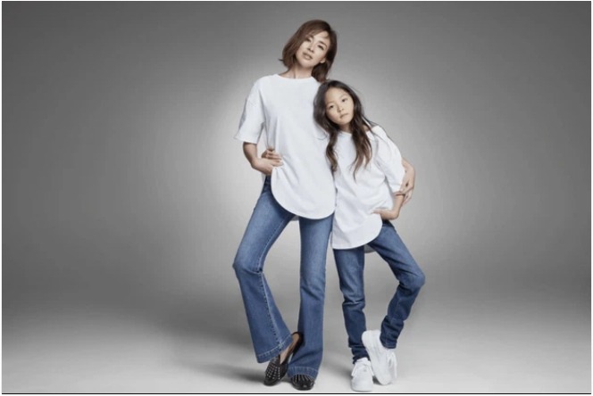 Nhóc con này có đôi chân thon dài dù mới 10 tuổi.