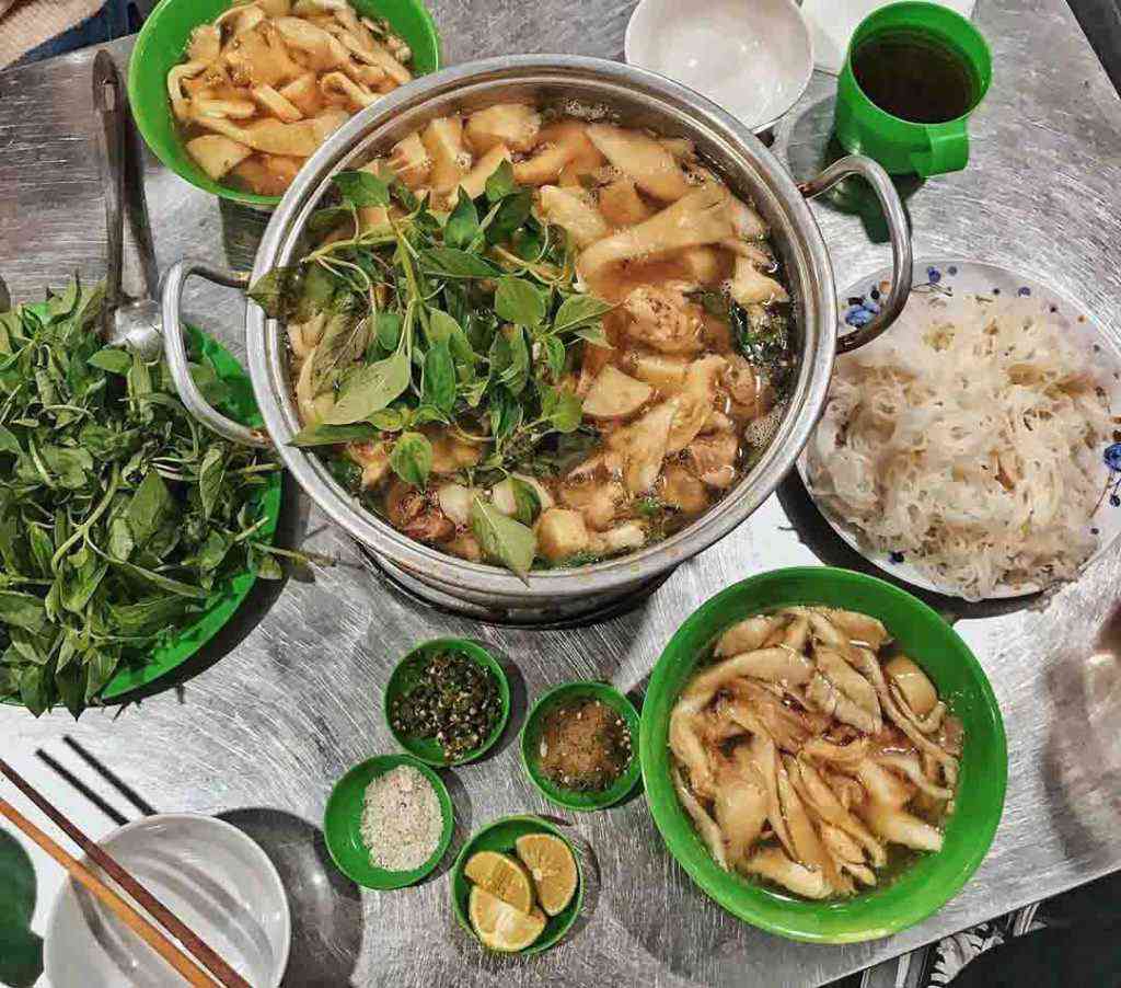 Lẩu gà lá é