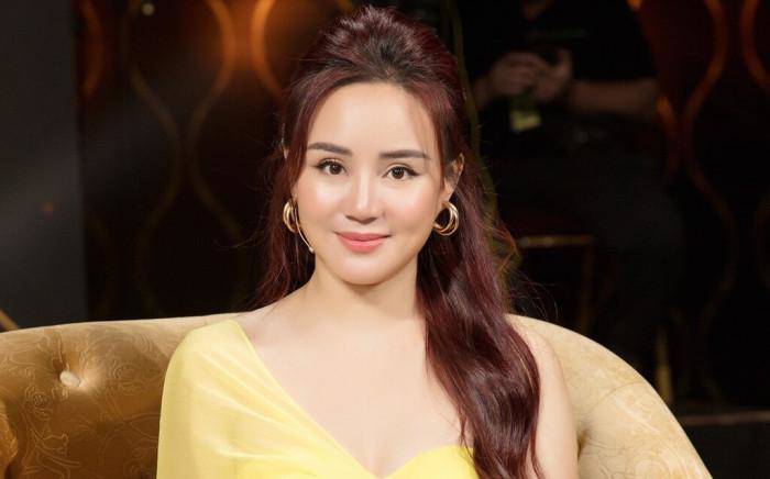 Ca sĩ Vy Oanh đề nghị Công an TP.HCM khởi tố bà Nguyễn Phương Hằng.