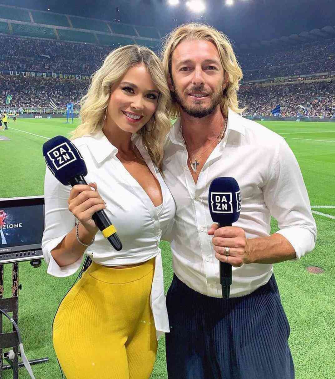 MC thể thao diện váy xẻ chơi bóng đá hút nửa triệu người like - 5