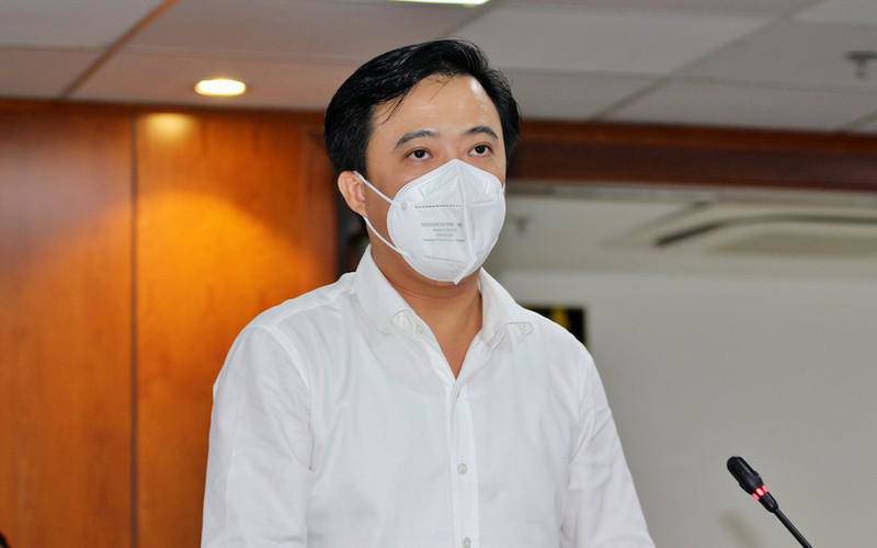Phó Giám đốc Sở Công Thương TP.HCM Lê Huỳnh Minh Tú trả lời tại buổi họp báo. Ảnh: HOÀNG NHÂN