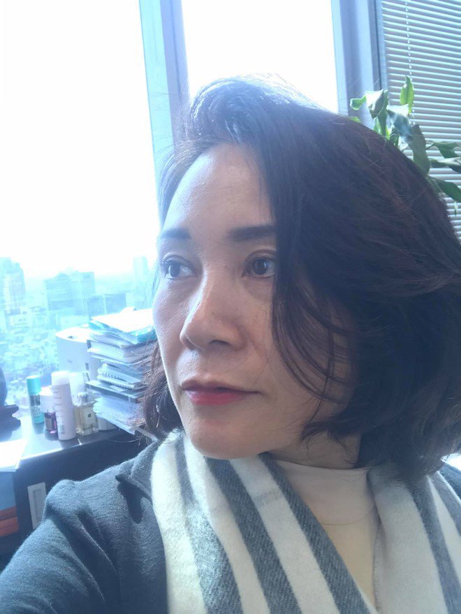 Bức ảnh selfie hiếm hoi được nữ nhà báo sinh năm 1968 đăng tải. Trông cô khá giản dị, không màu mè, phô trương.