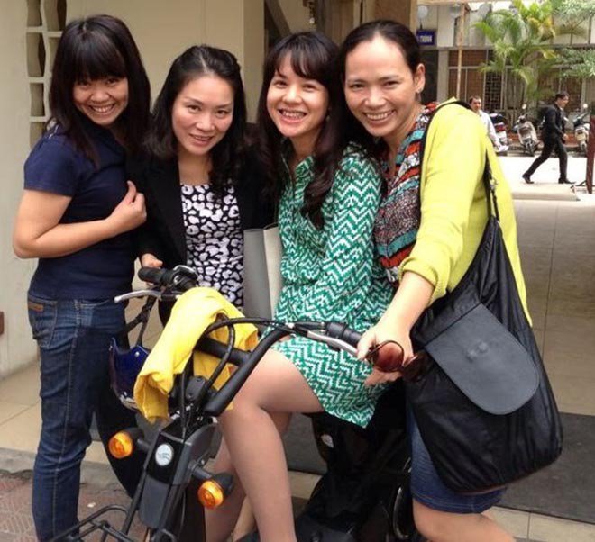 Cũng là một người a classTextlinkBaiviet hrefhttps://eva.vn/phụ nữ/a quyền lực của nhà đài, nhà báo Tạ Bích Loan lại rất ít khi lộ những khoảnh khắc ngoài đời. Một số ảnh được đồng nghiệp đăng tải.