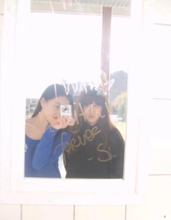 Lý Yên khoe ảnh cận mặt chụp cùng bạn thân.