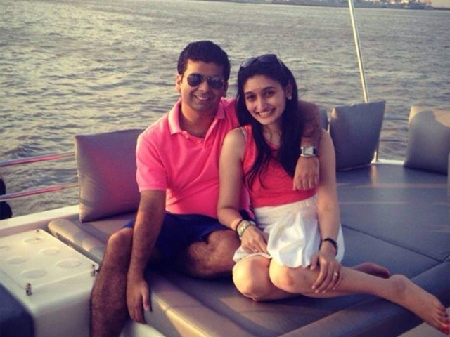 amp;#34;Cô bé vàng trong làng đầu thaiamp;#34;: Ông là tỷ phú thứ hai châu Á, bố mẹ amp;#34;xịnamp;#34; không kém - 3