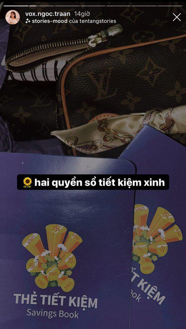 Cô nàng từng khoe 2 cuốn sổ tiết kiệm xinh xinh khi mới khai trương shop.