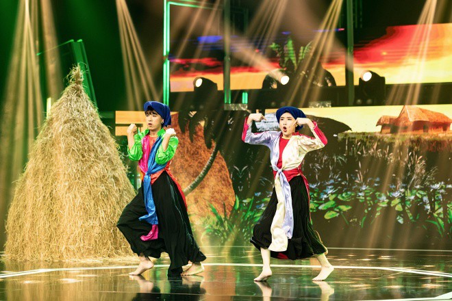 Phần trình diễn của Mon Hoàng Anh - Toàn Trung.