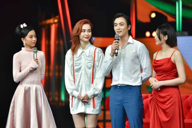 Sự xuất hiện của Lãnh Thanh - nam chính trong phim Chị chị em em tại Sàn đấu vũ đạo khiến Minh Hằng thích thú.