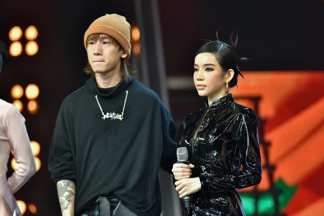 Nối gót Tlinh, Lyly cũng xin rời chương trình vì lý do sức khoẻ.