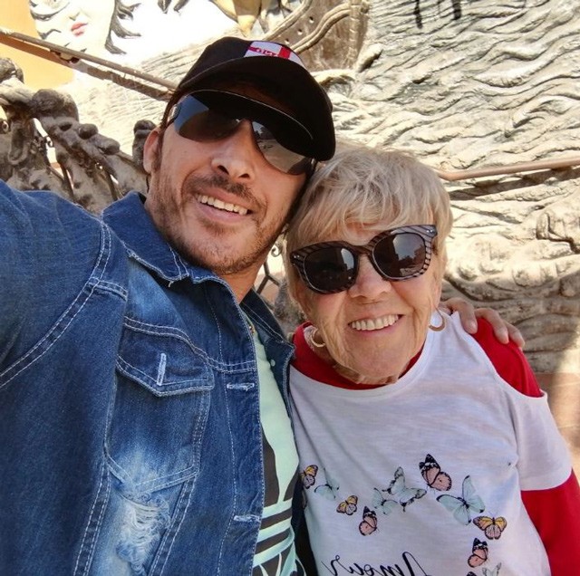 Cô dâu 82 tuổi tiết lộ chuyện amp;#34;thầm kínamp;#34; với chồng 36 tuổi khiến ai nấy đỏ mặt - 4