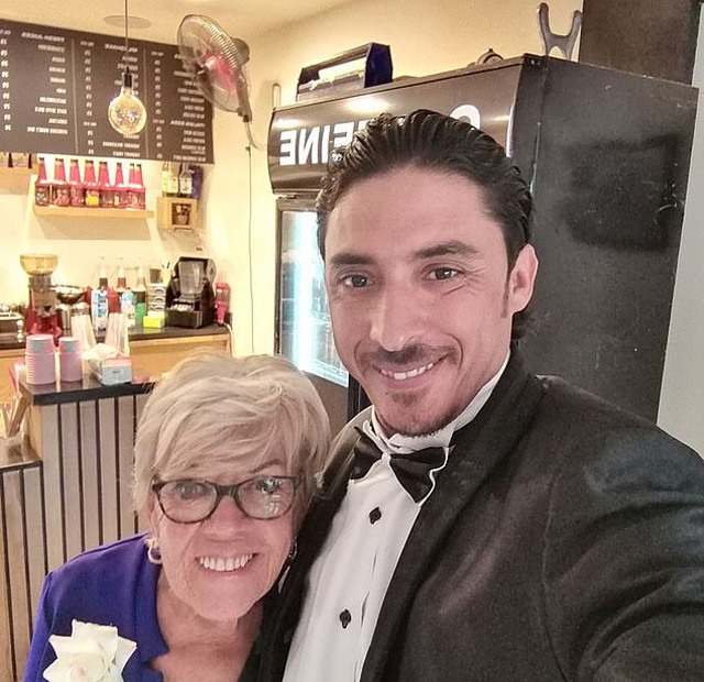 Cô dâu 82 tuổi tiết lộ chuyện amp;#34;thầm kínamp;#34; với chồng 36 tuổi khiến ai nấy đỏ mặt - 5