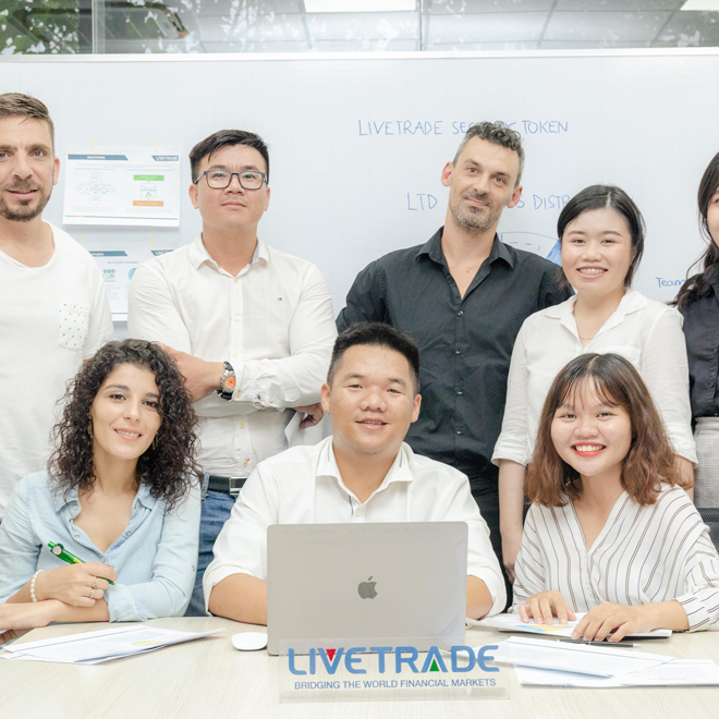 CEO Lê Phạm cùng các cộng sự