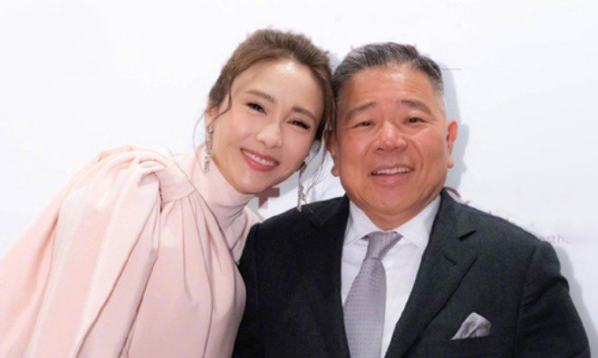 Cô đang có cuộc sống hạnh phúc bên chồng tỷ phú.