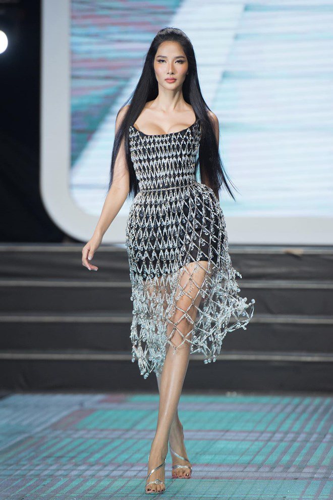 Phần catwalk đỉnh cao của cô cùng Minh Tú cách đây 3 ngày.