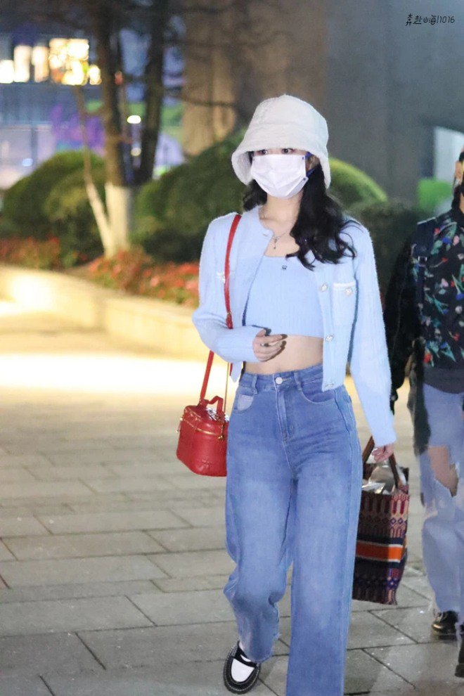 Body mảnh mai của Triệu Lệ Dĩnh khiến khán giả trầm trồ.