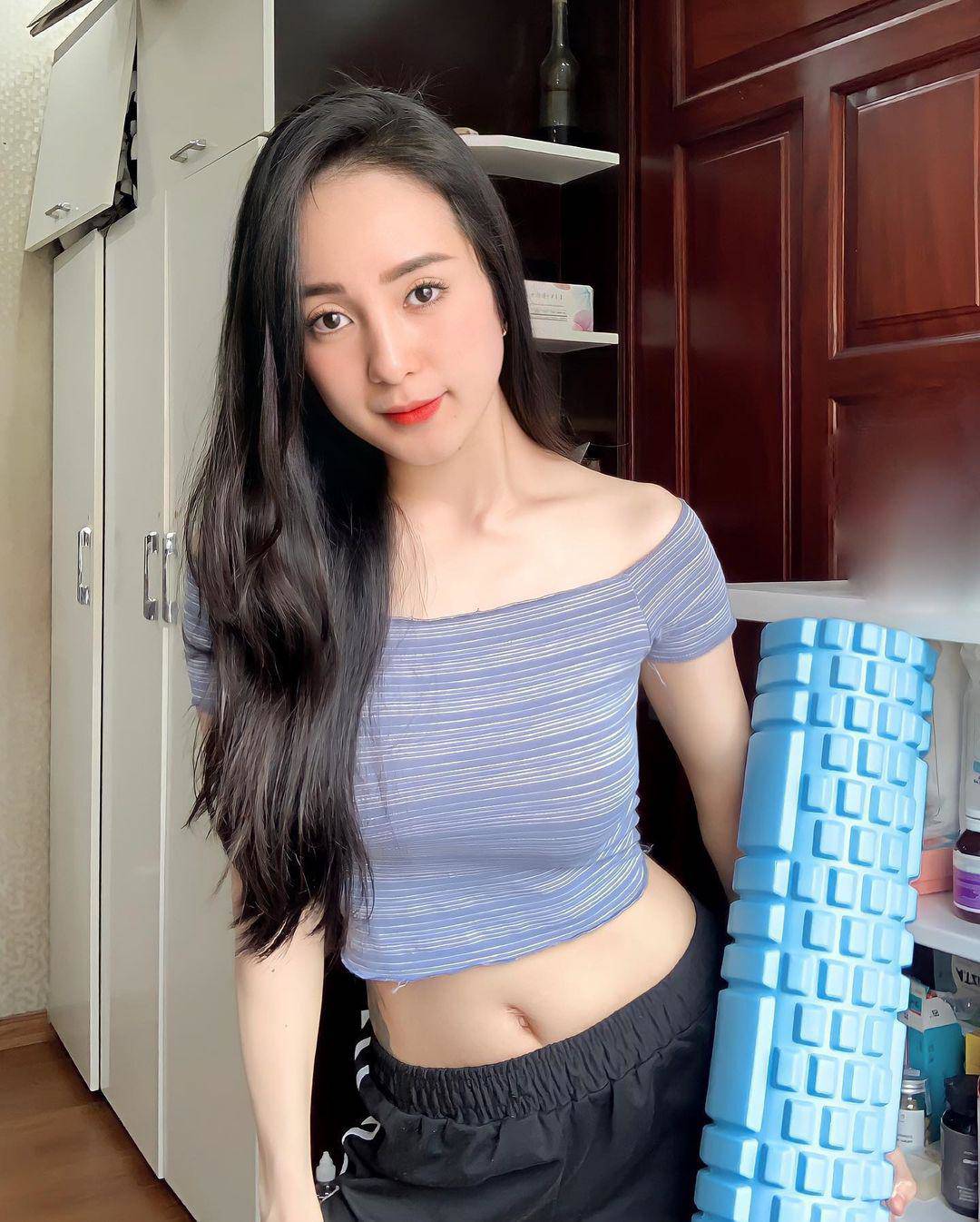 Trước nổi tiếng vì bị quay lén, hotgirl tiếp viên hàng không nghỉ bay sinh nở, vẫn đẹp mướt mắt - 9