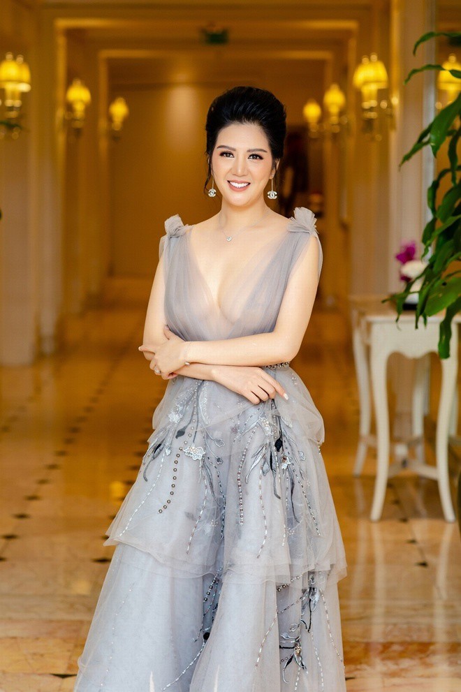Nữ ca sĩ Đinh Hiền Anh vào thời điểm mới tái xuất showbiz sau thời gian vắng bóng.