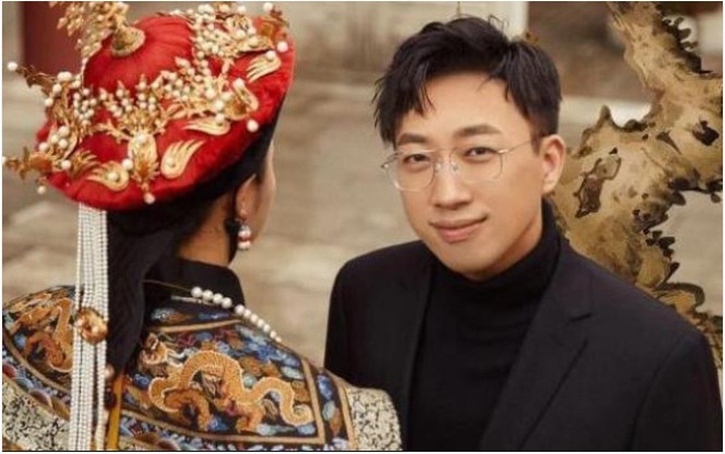 Biên kịch vàng thấy khó chịu vì người đẹp mà mình từng nâng đỡ phản bội.