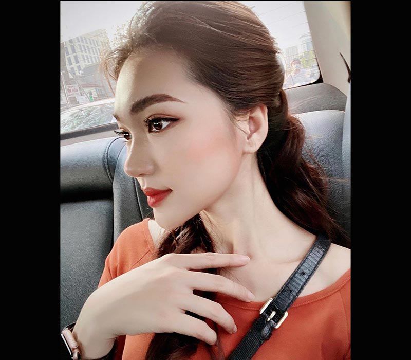 Từng gây ấn tượng tại Hoa hậu Hoàn vũ Việt Nam 2017, cô giành được danh hiệu Người đẹp Ảnh (Miss Photo), đồng thời dừng chân ở vị trí Top 10.
