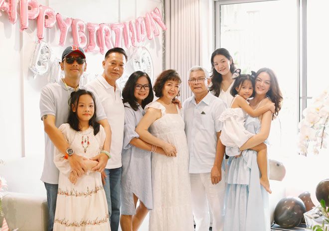 Phạm Quỳnh Anh Quang Huy làm sinh nhật cho con sau 3 năm ly hôn, cùng chụp ảnh gia đình - 9