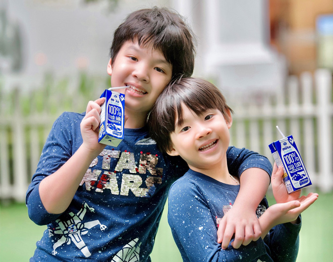 Meta Fresh 100% sữa tươi bổ sung hàm lượng sữa non được diễn viên Đan Lê tin tưởng lựa chọn cho bé Khải Minh, Khải Nguyên, và cả gia đình.