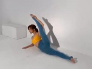 Clip Eva - Nữ thần yoga sở hữu cơ bụng 6 múi, số đo ba vòng hoàn hảo
