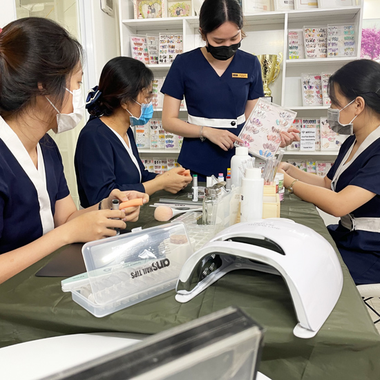 CEO Trần Ngọc Liên thành công với Trung tâm đào tạo nail Analia - 1