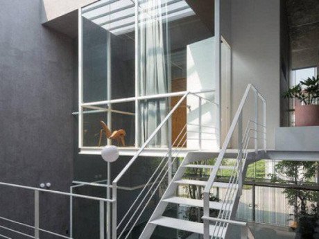 Ấn tượng với ngôi nhà làm phòng ngủ treo ‘lơ lửng’