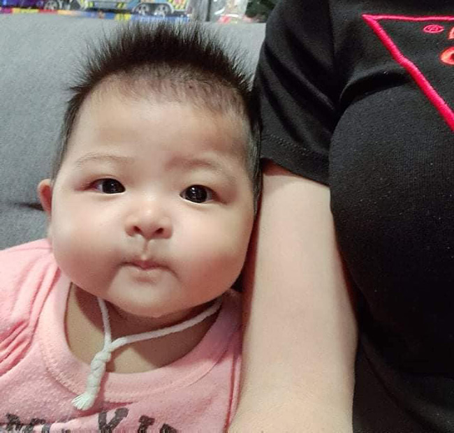 Con sinh thiếu tháng 1,39kg, da nhăn nheo, 6 tháng sau mẹ bật khóc vì may đã không vứt bỏ - 9