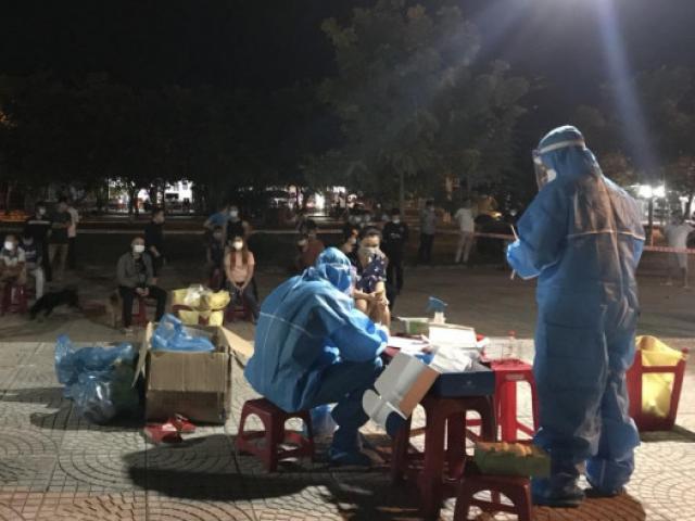 COVID-19: Lập đỉnh 169 ca cộng đồng một ngày, địa phương khuyến cáo hạn chế giao tiếp trong gia đình