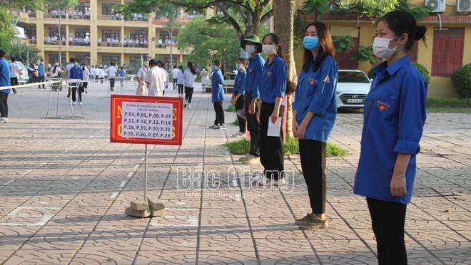 Hàng loạt địa phương Hà Tĩnh, Bắc Giang, Hưng Yên, Lào Cai, Hải Phòng... phải cho học sinh tạm dừng đến trường vì Covid-19