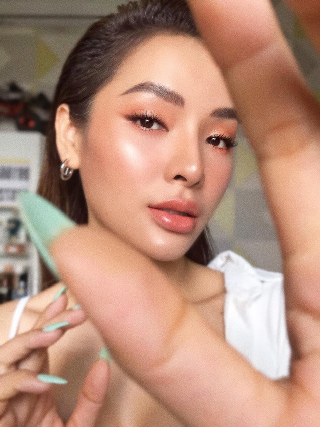 Đôi môi căng mọng gần như nổi bật nhất trên gương mặt của Jolie nên càng được chú ý nhiều hơn.