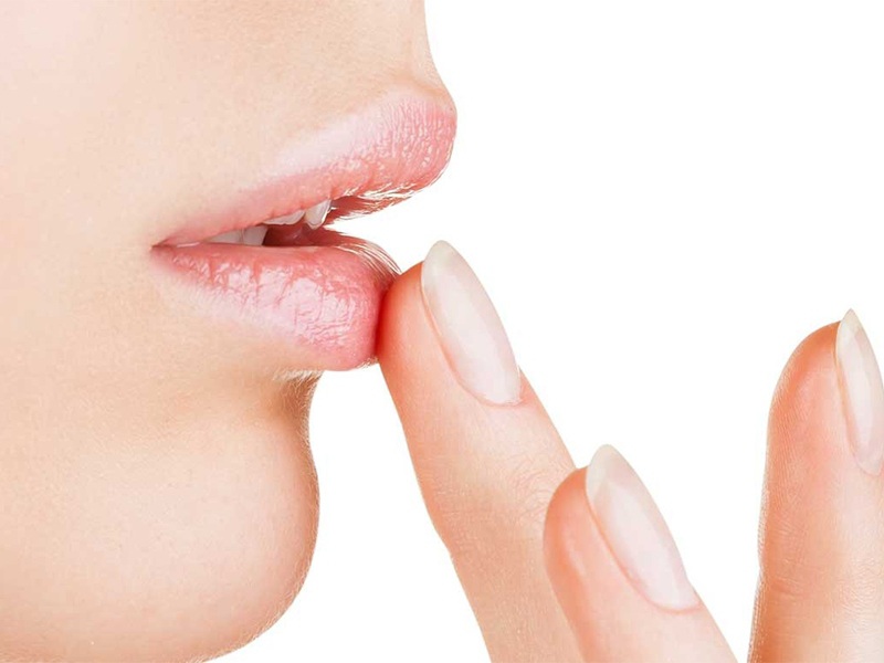 Các bác sĩ thường sẽ căn dặn chị em nên duy trì chế độ chăm sóc môi như thế nào cho phù hợp sau khi tiêm filler. Đồng thời, khi nhận thấy có dấu hiệu bất bình thường, hãy liên hệ với bác sĩ ngay.