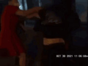 Tin tức - Vợ cùng hội chị em đi đánh ghen: Chồng "ăn" liên hoàn tát, tiểu tam rúm ró chịu đòn