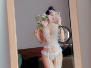 Thời trang - Hotgirl đất mỏ diện áo sơ mi phong phanh cúc, nhìn xa cũng thấy lấp ló vòng 1 căng mọng