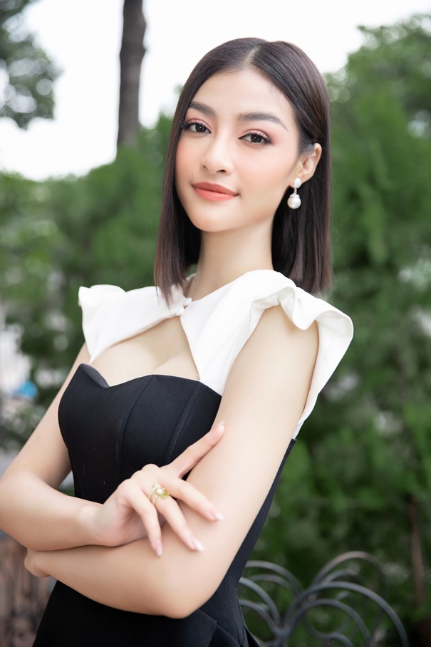 Kiều Loan tâm sự đã chịu nhiều áp lực từ dư luận vì nhan sắc thời điểm mới đăng quang chưa được hoàn thiện. Sau khi trở về từ cuộc thi quốc tế, Á Hậu Kiều Loan đã quyết định thẩm mỹ gương mặt và vòng 1 gợi cảm hơn.