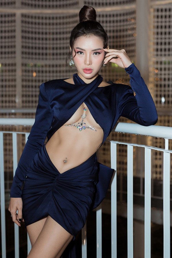 Cô tự lấy mình làm ví dụ vì cũng đã sửa nhiều bộ phận trên gương mặt để hoàn hảo hơn.