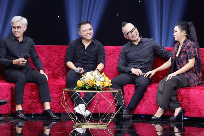 Phương Thanh từng bị chính thành viên trong nhóm MTV nghi ngờ cặp với Thiên Vương (tóc bạch kim ngoài cùng). Phương Thanh sinh năm 1973, còn Thiên Vương sinh năm 1982.