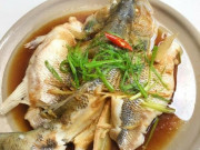 Bếp Eva - Hấp cá không cho luôn vào nồi, đầu bếp mách thêm bước nữa mới không tanh, thơm nức