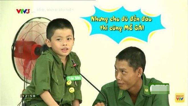 Mỗi lần bóc phốt bố, cậu lại làm người hâm mộ được dịp cười lăn lộn.