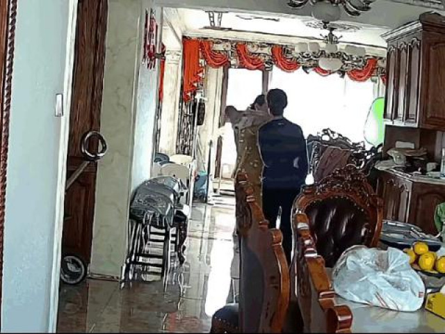 Clip Eva - Bà phản ứng cực nhanh, cứu cháu trai thoát nạn trong gang tấc