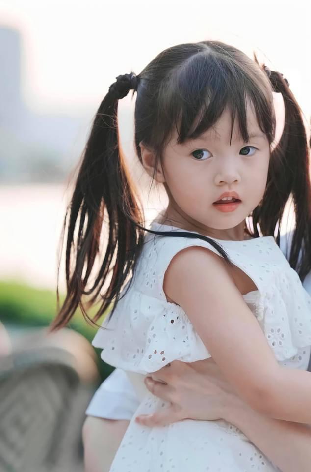 Đặng Thu Thảo là amp;#34;thần tiên tỷ tỷamp;#34; vạn người mê, khoe sắc cạnh con gái vẫn hoá mờ nhạt - 8