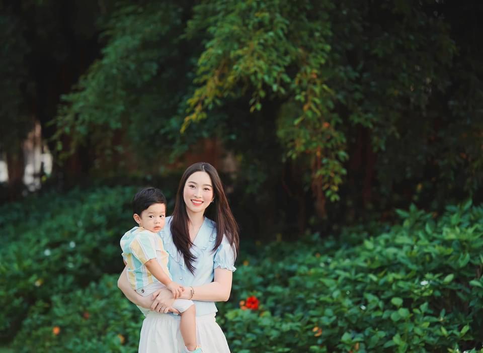 Đặng Thu Thảo là amp;#34;thần tiên tỷ tỷamp;#34; vạn người mê, khoe sắc cạnh con gái vẫn hoá mờ nhạt - 4