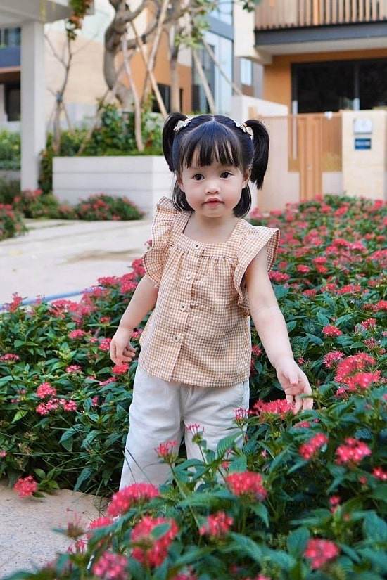 Đặng Thu Thảo là amp;#34;thần tiên tỷ tỷamp;#34; vạn người mê, khoe sắc cạnh con gái vẫn hoá mờ nhạt - 12