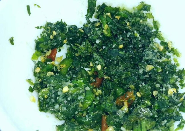 Lá bứa cũng được coi là một loại gia vị vô cùng đặc trưng của người Chăm.