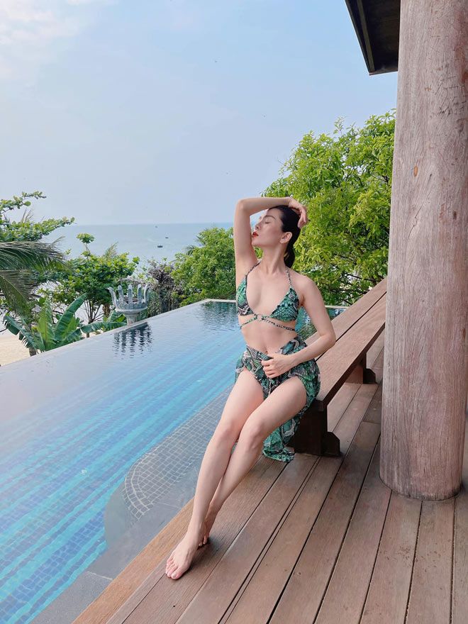 Lệ Quyên mặc bikini xẻ ngực đi bơi đêm cùng con trai, U40 dáng nóng bỏng như gái 20 - 13